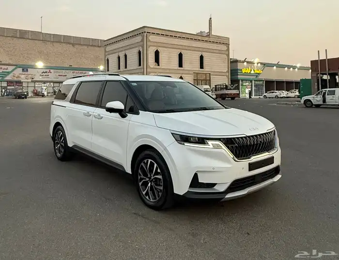 كيا كارنفال 2023 ( بنزين ) نص فل شبه جديدة 2