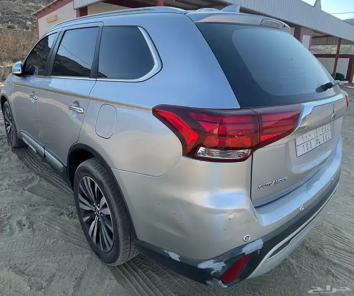 ميتسوبيشي آوت لاندر 2019 اللوحة خارج البيعة 10