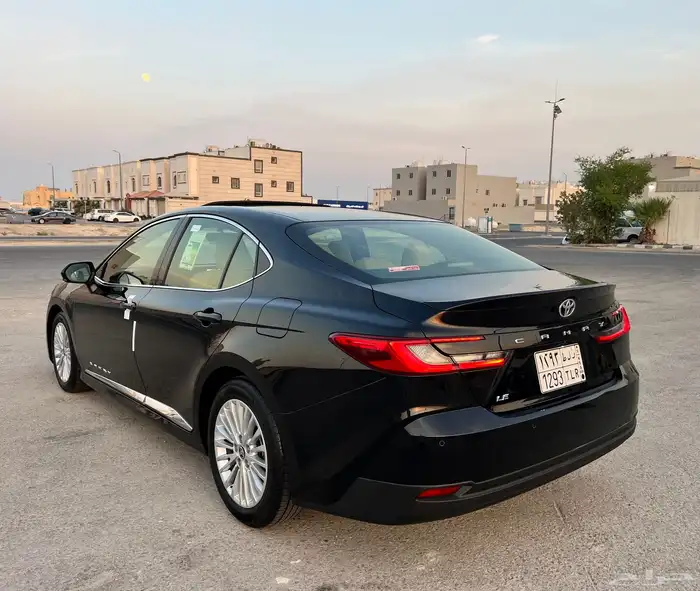 تويوتا كامري LE بنزين 2025 سعودي لون اسود بحاله الجديد 6