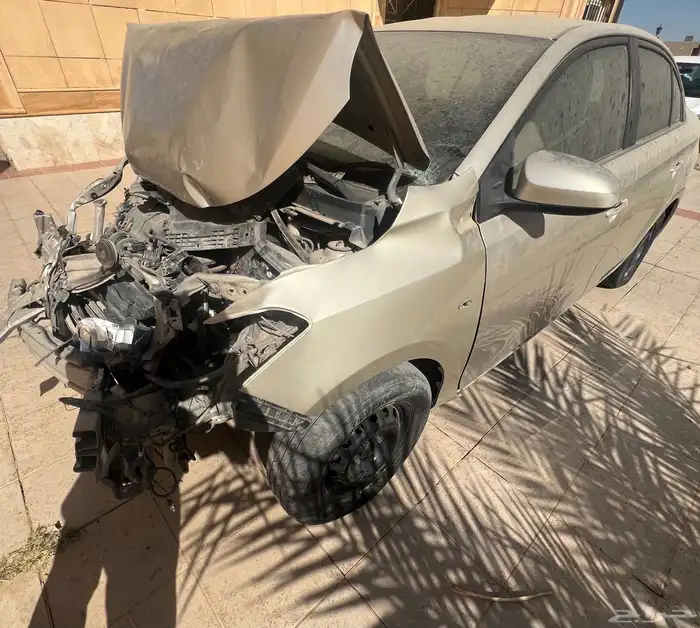 يارس 2016 مصدومه للبيع 5