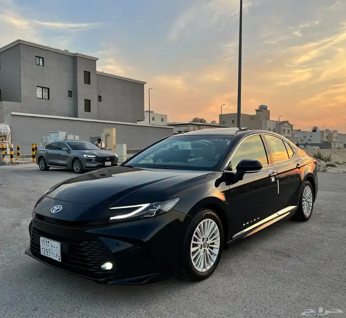 تويوتا كامري LE بنزين 2025 سعودي لون اسود بحاله الجديد 2