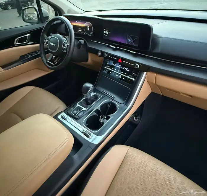 كيا كارنفال 2023 ( بنزين ) نص فل شبه جديدة 11