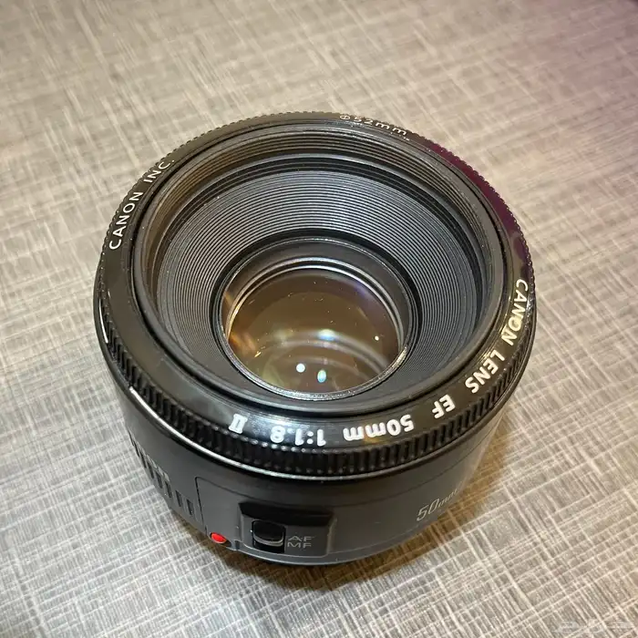 عدسه كانون 1