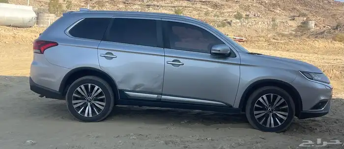 ميتسوبيشي آوت لاندر 2019 اللوحة خارج البيعة 15