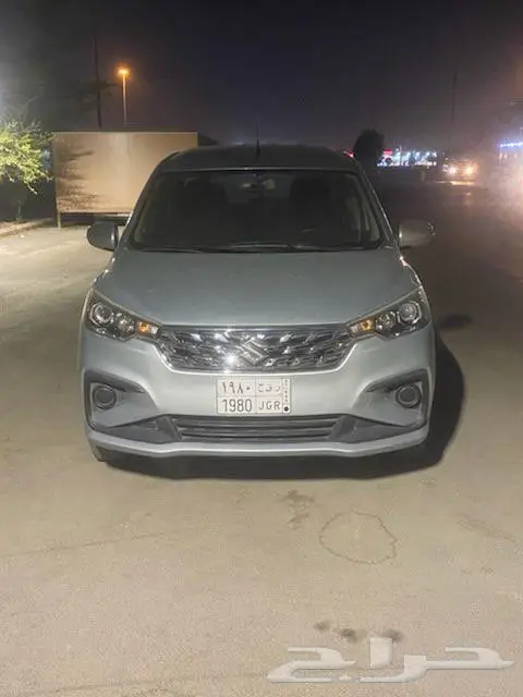 سزوكي أرتيجا 2024 فضي 3