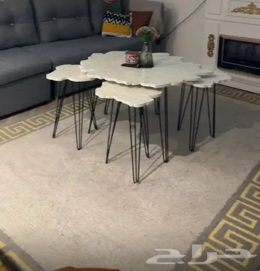 طاولة مع 4 خدمة 0