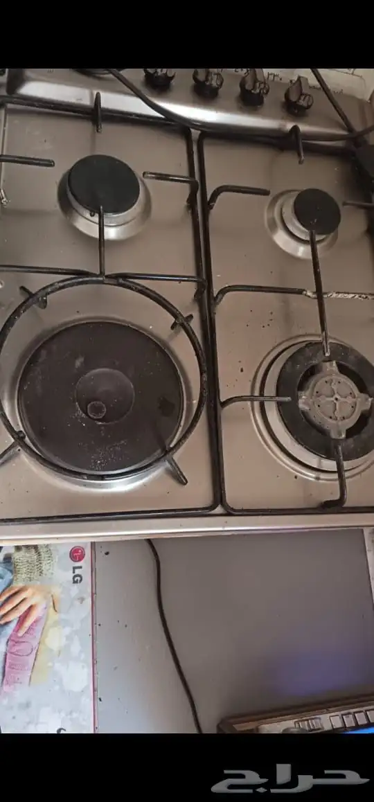 ثلاجة بحالة جيدة للبيع المستعجل و قلاية هوائية و غاز سطحي 1