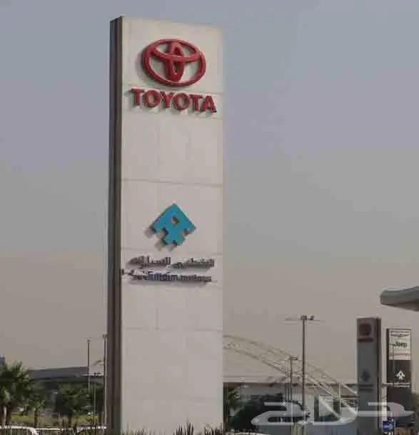 تنفيذ لوحات و لافتات عمودية Pylon Sign 7