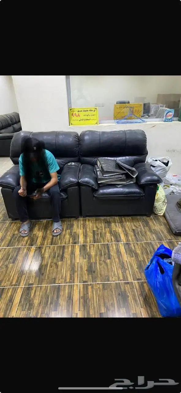 مكاتب موظفين وكنب ودواليب ملفات نظيفه للبيع المستعجل 4