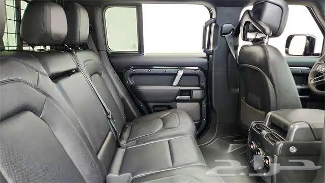 2023 Land Rover Defender 110 V8 15