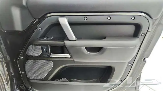 2023 Land Rover Defender 110 V8 17