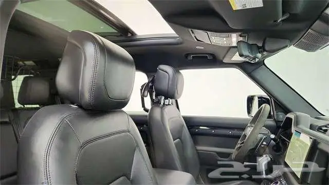 2023 Land Rover Defender 110 V8 11