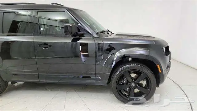 2023 Land Rover Defender 110 V8 6