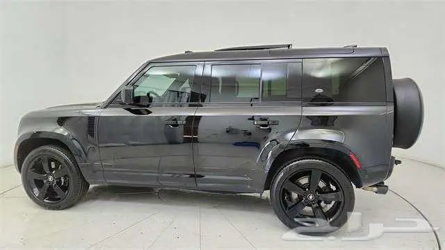 2023 Land Rover Defender 110 V8 5