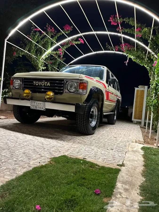 للبيع لاندكروز 1985 2