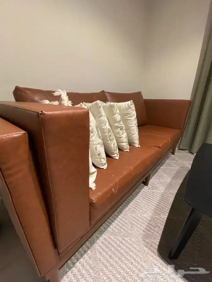 كنب نفرين من جلد بني 4