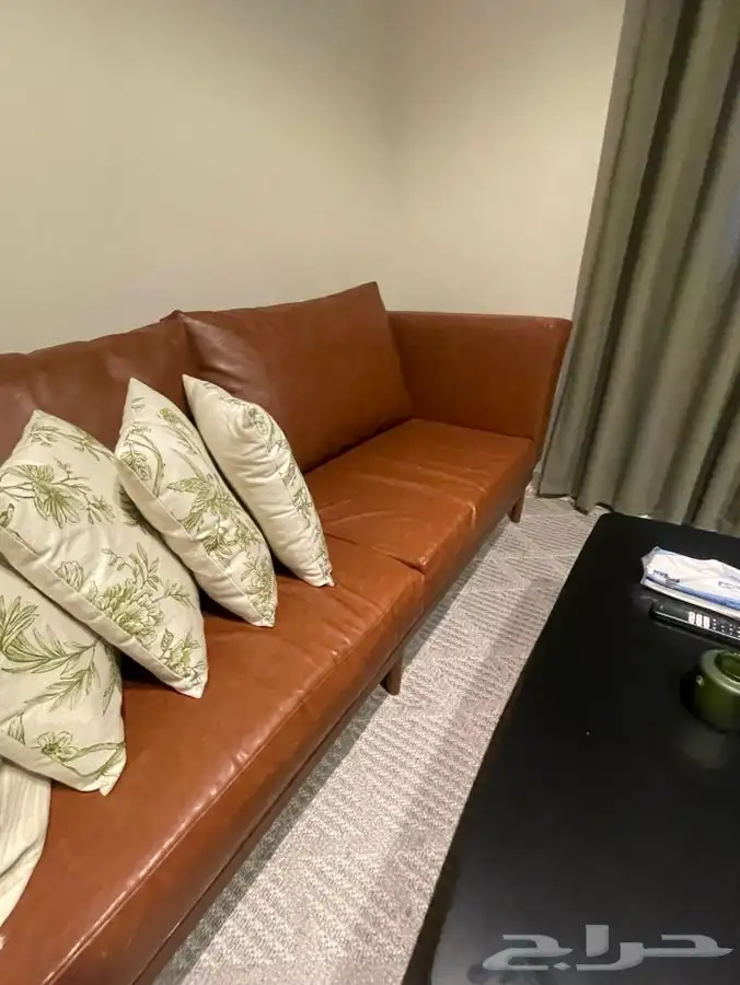 كنب نفرين من جلد بني 3