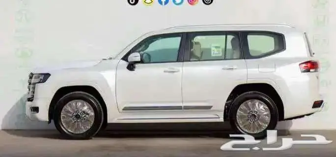 تويوتا لاند كروزر GXRL4 بنزين أبيض 2025 4