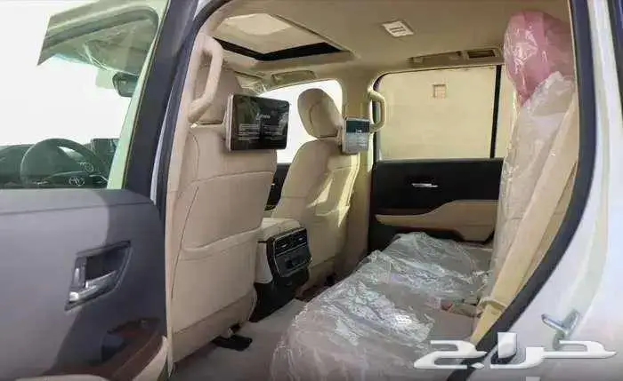 تويوتا لاند كروزر GXRL4 بنزين أبيض 2025 8