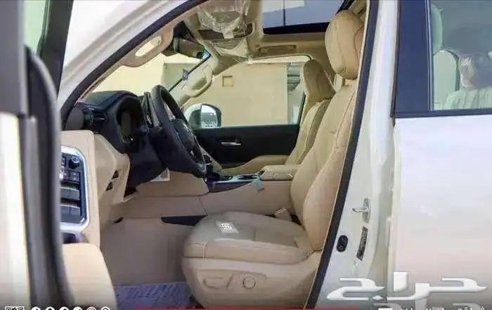 تويوتا لاند كروزر GXRL4 بنزين أبيض 2025 1