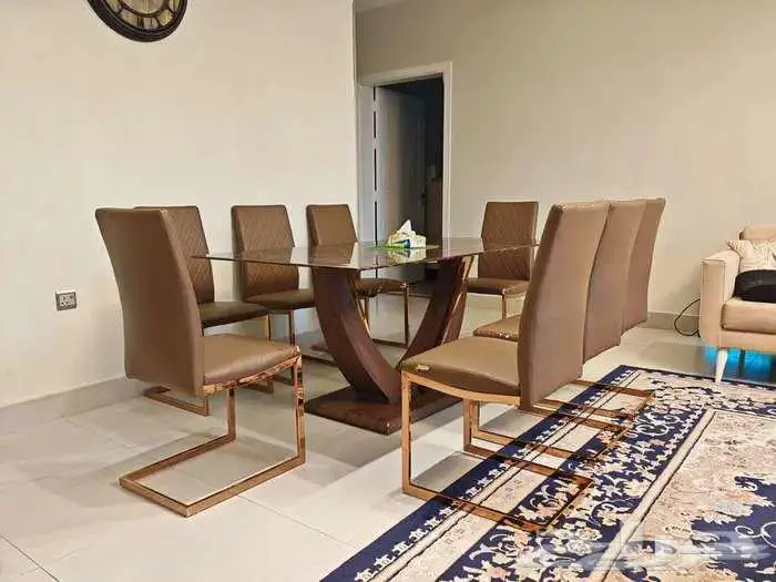 للبيع طاولة طعام رخام مكونه من 8 كراسي مديل حديث نظيفه جدا 1
