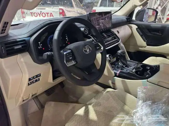 تويوتا لاندكروزر GXR L3 بنزين 2025 سعودي بالنقد والتقسيط 7