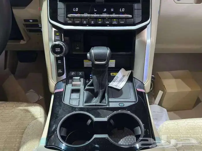 تويوتا لاندكروزر GXR L3 بنزين 2025 سعودي بالنقد والتقسيط 12