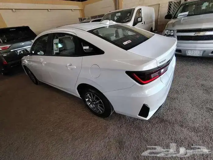 يارس ستاندر موديل 2026 حبه فقط لون ابيض لؤلؤي 6