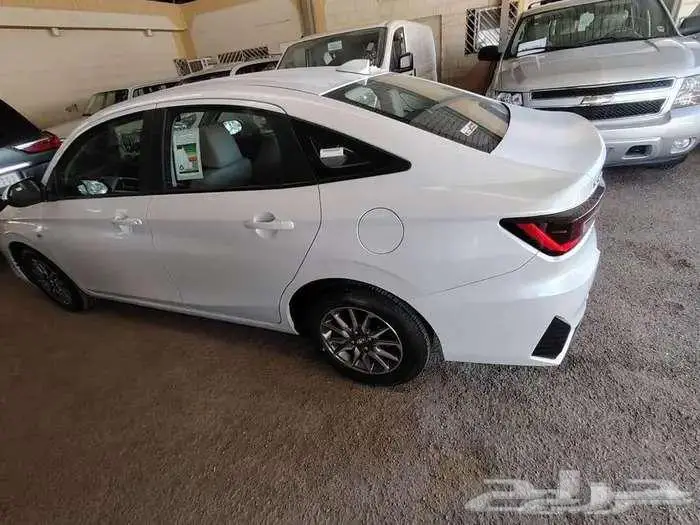 يارس ستاندر موديل 2026 حبه فقط لون ابيض لؤلؤي 5