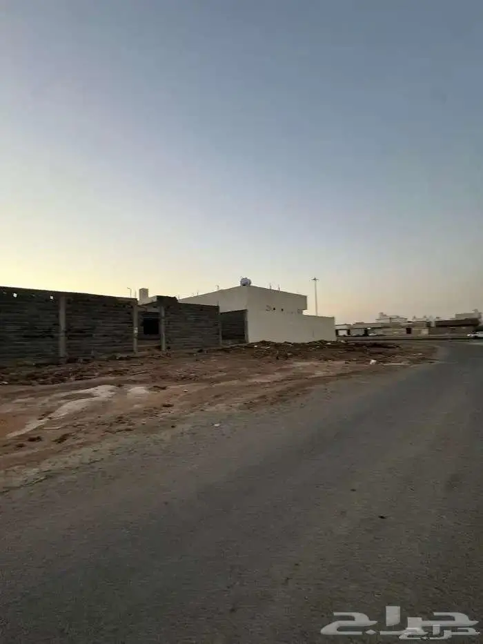 دور عضم بحي الشروق شارع 40  18 بقيمه ارض فرصة بالمربع الذهبي 1