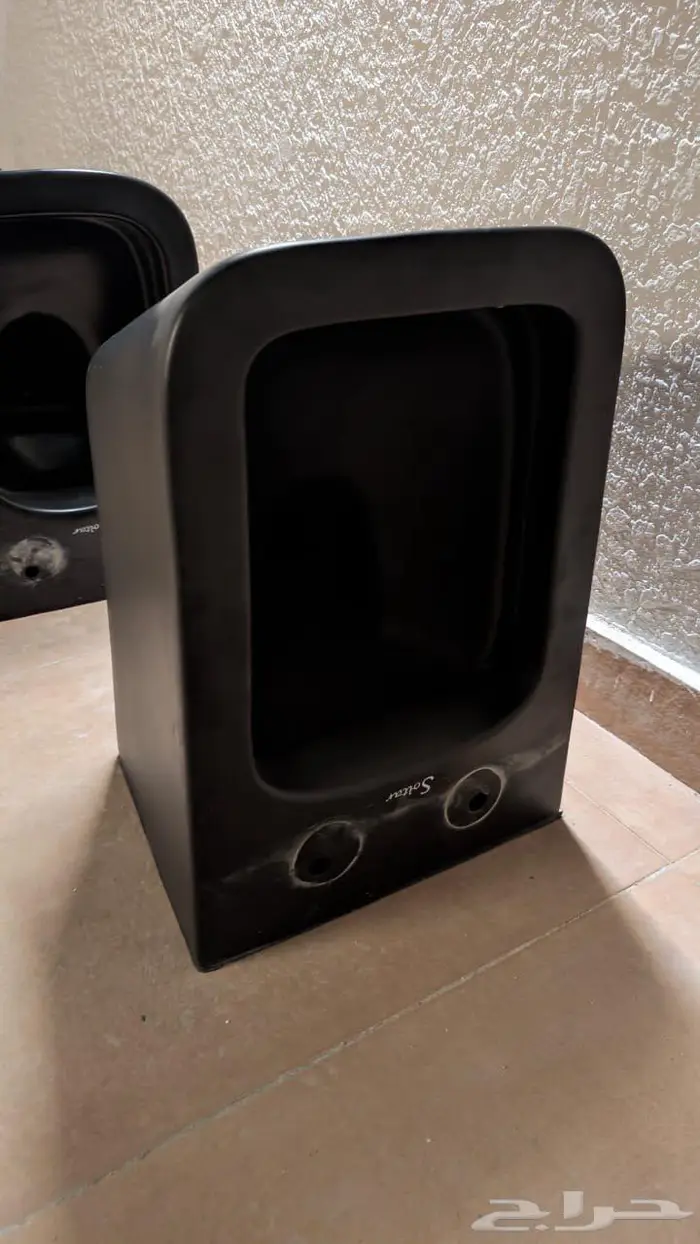 مجموعة كراسي معلقة وأدوات صحية سوداء 1