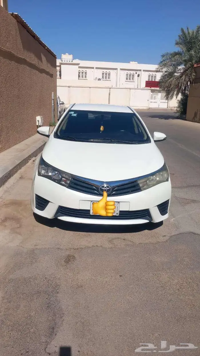 تايوتا كورولا موديل 2015 اللون لولوي 2