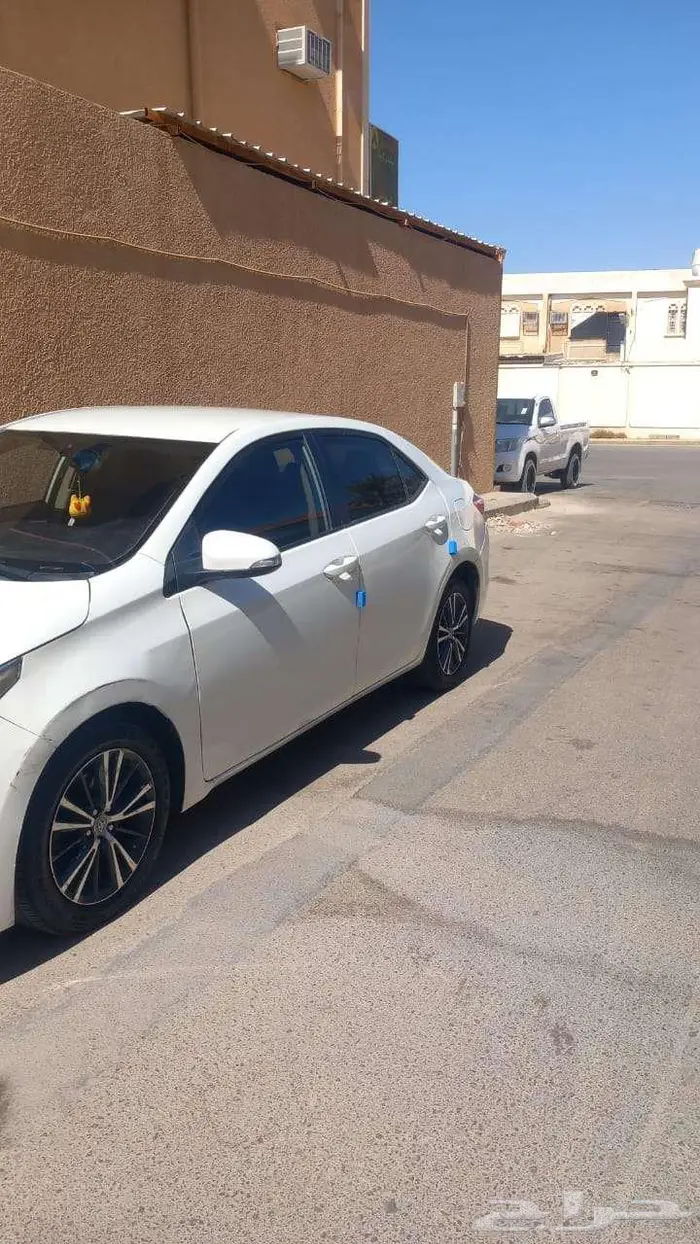 تايوتا كورولا موديل 2015 اللون لولوي 0