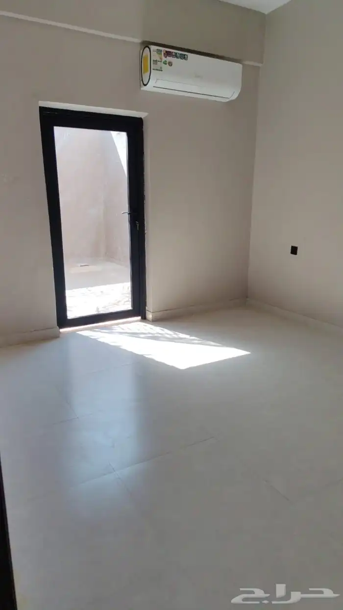 للبيع فيلا سكنية في حي الملز تتكون من ثمان وحدات 5