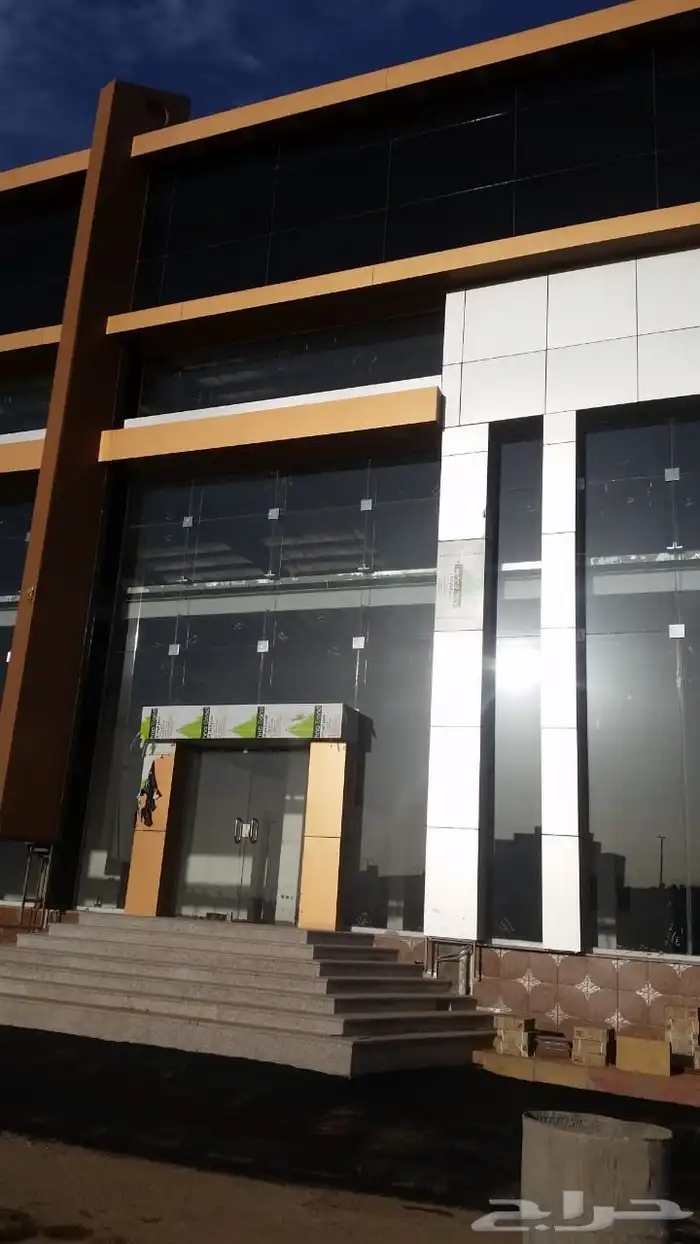 معرض تجاري مؤجر للبيع في تبوك   حي الراجحي 3