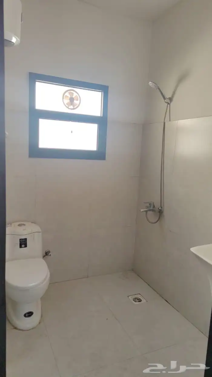 للبيع فيلا سكنية في حي الملز تتكون من ثمان وحدات 6