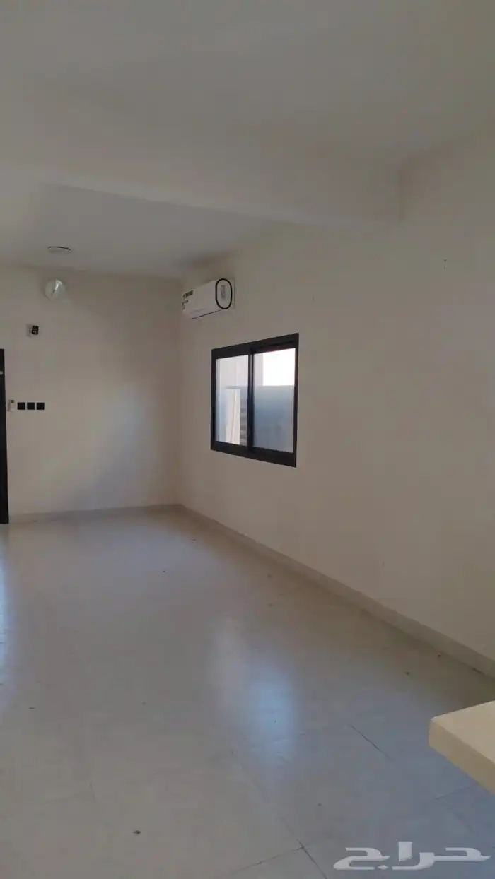 للبيع فيلا سكنية في حي الملز تتكون من ثمان وحدات 8