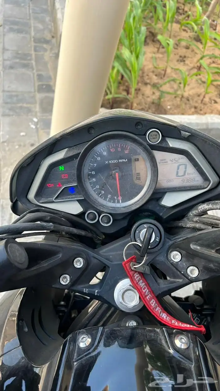 للبيع دباب بجاج NS200 4