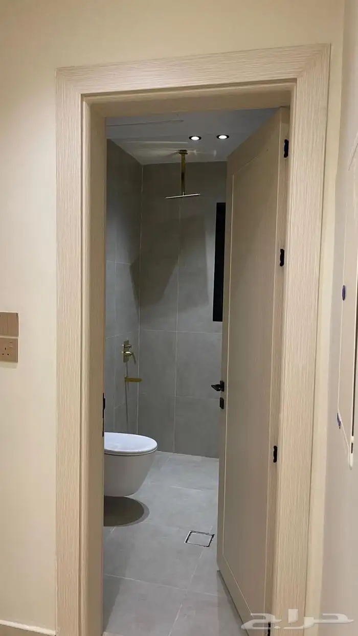 للإيجار شقة بالخبر حي إشبيليا 11