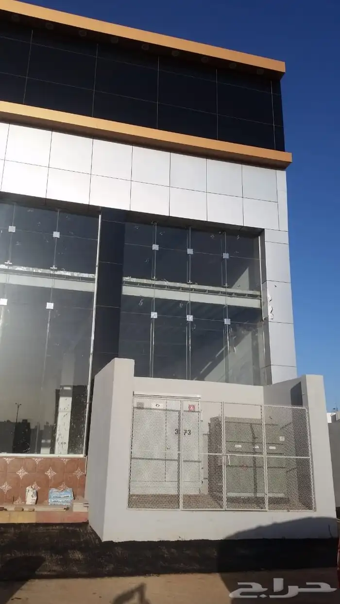 معرض تجاري مؤجر للبيع في تبوك   حي الراجحي 2