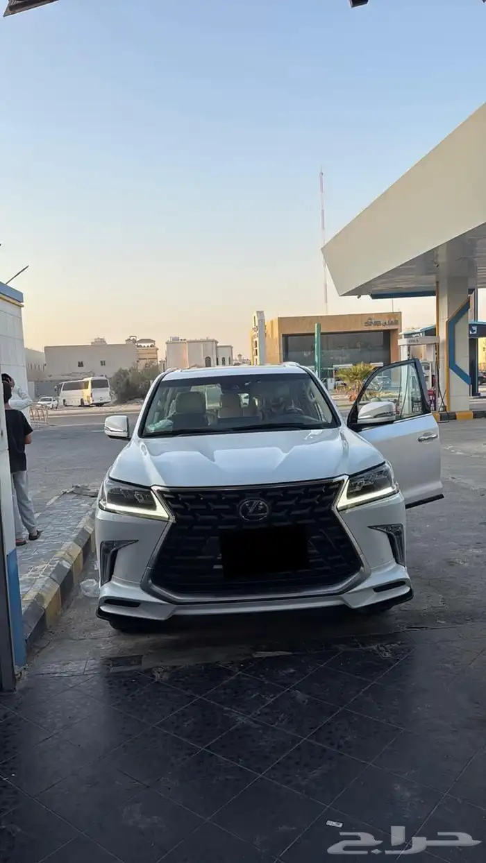 للبيع لكزس LX570 بريمي فل كامل 2