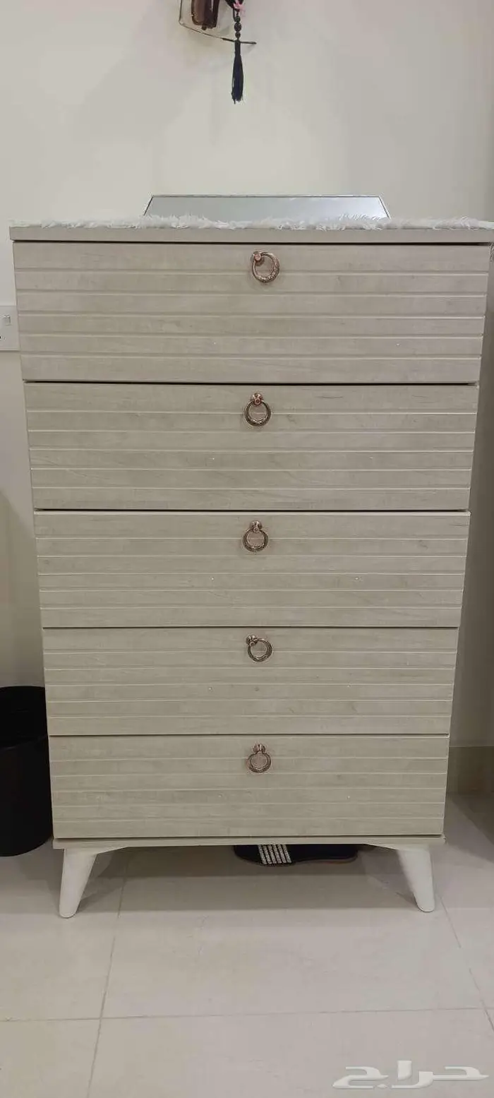 برادة ماء اديسون وكراسي ودولاب جوارير للبيع المستعجل 2