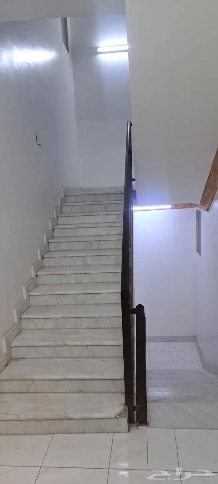 للإيجار شقه 4غرف وصاله ومطبخ وحمامين الدور 2الشهري2500 2