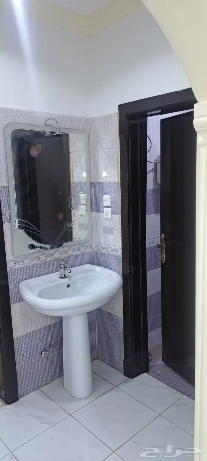 للإيجار شقه 4غرف وصاله ومطبخ وحمامين الدور 2الشهري2500 9