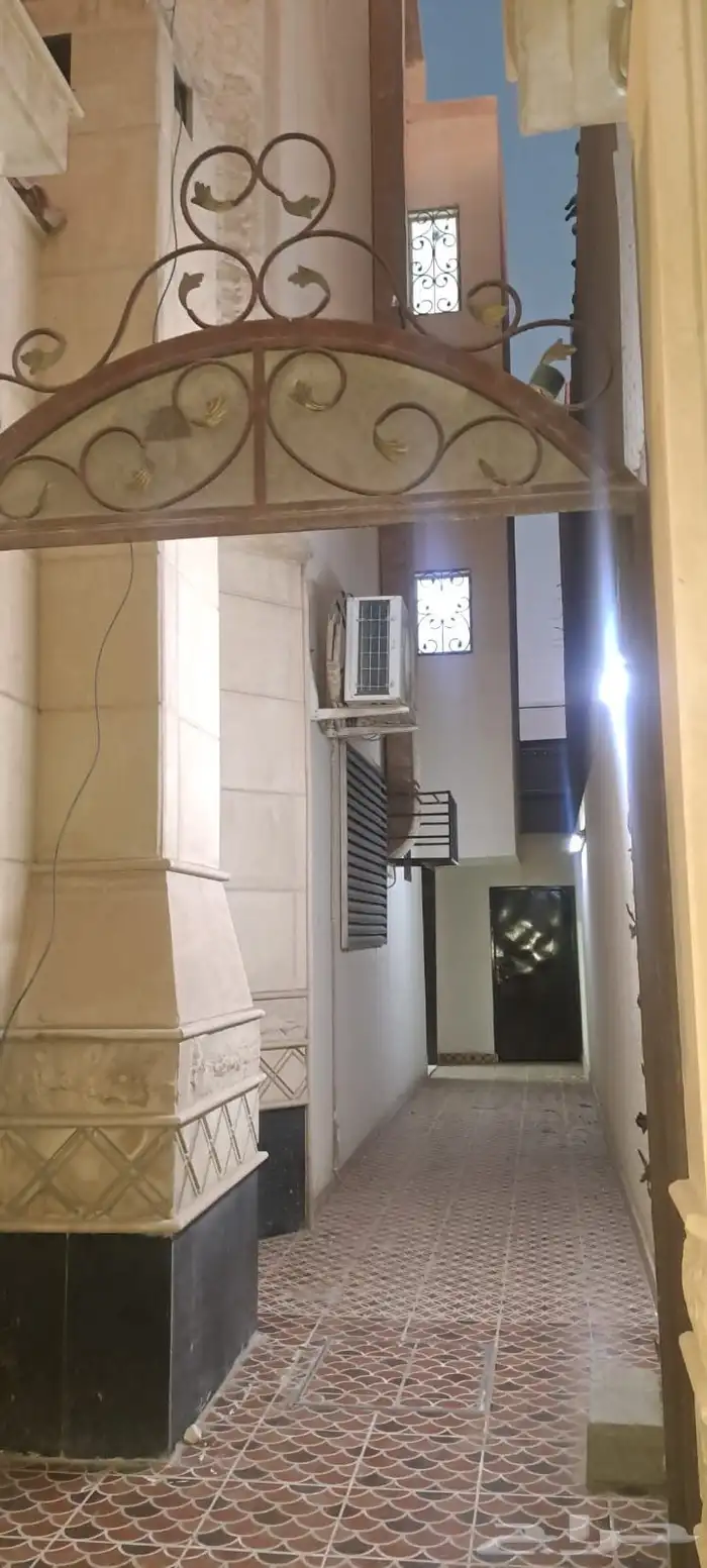 للإيجار شقه 4غرف وصاله ومطبخ وحمامين الدور 2الشهري2500 1