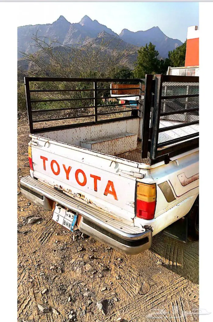 هايلوكس موديل 87 يحمل لوحه مميزه 2