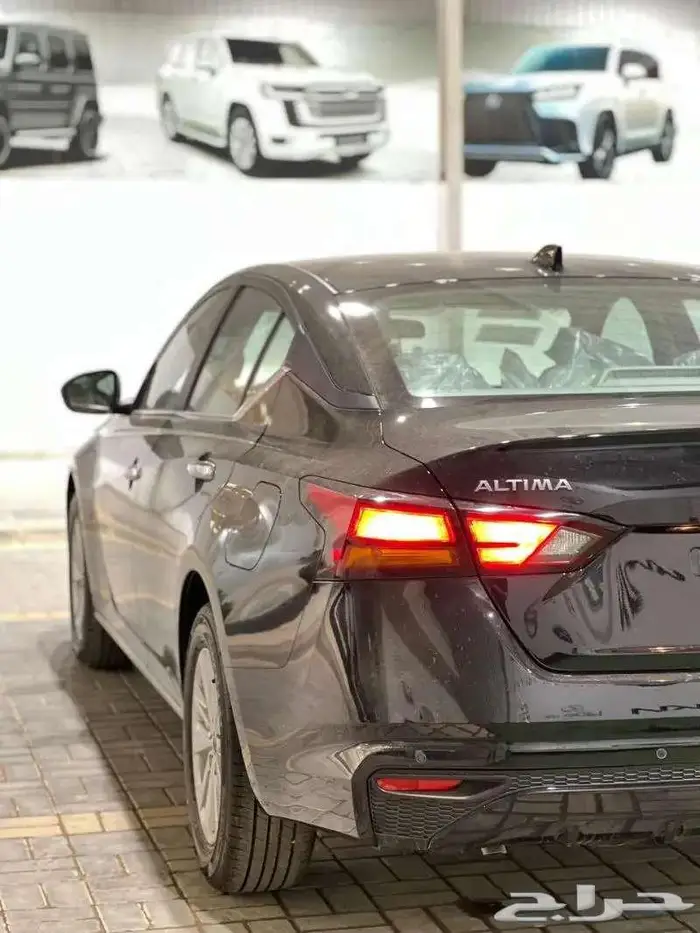 نيسان التيما استندر - نص فل SV 2025 اسود عرض خاص 7