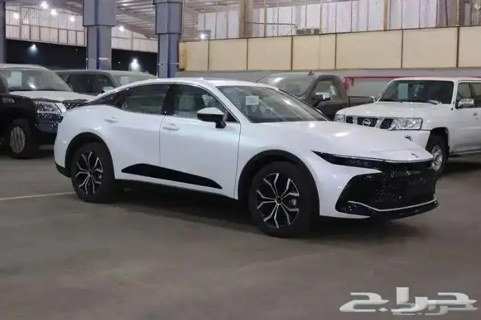 تويوتا كراون 2026 بريميوم ابيض 5