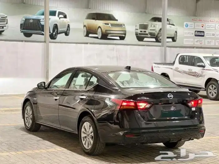 نيسان التيما استندر - نص فل SV 2025 اسود عرض خاص 4