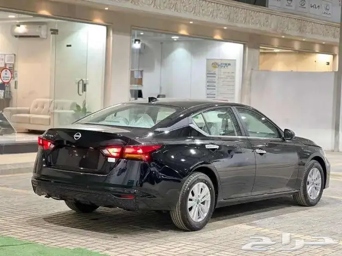 نيسان التيما استندر - نص فل SV 2025 اسود عرض خاص 3